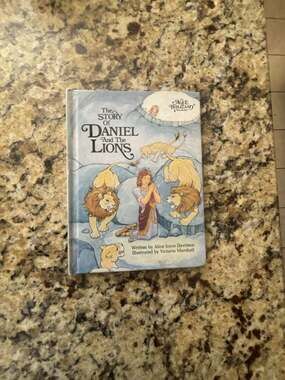 The Story of Daniel and the Lions An Alice in Bibleland Storybook Hardcover